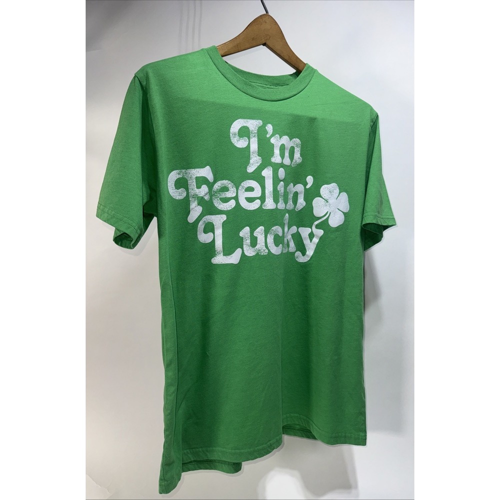 Mad Engine "I'm Feelin' Lucky" Green Saint Patrick's Day Tee L NWT 🍀